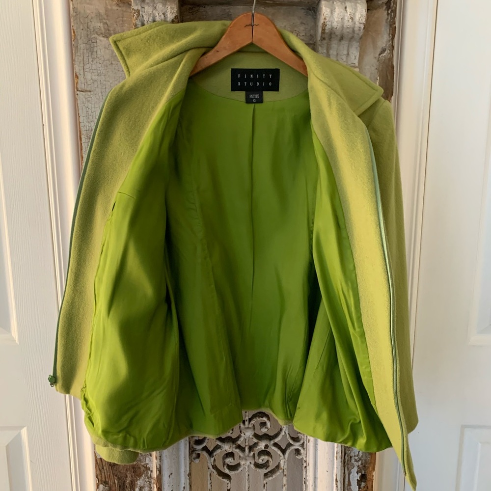 Finity Studio Green Jacket - Picture 3 of 8